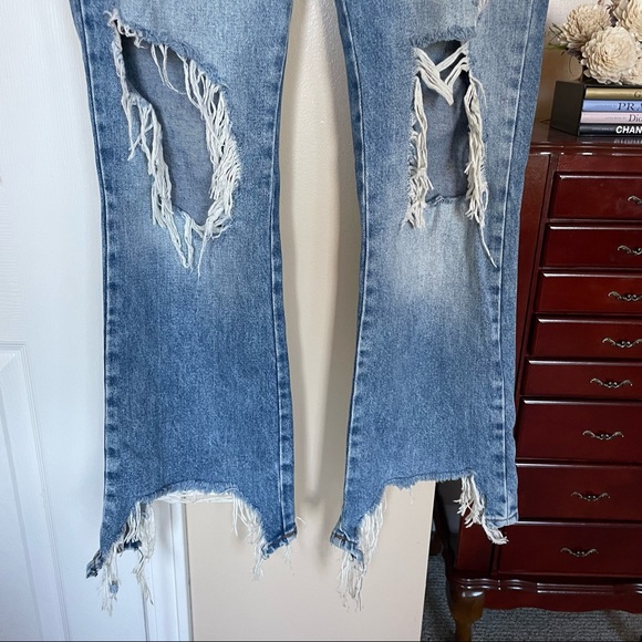 Zara Floral Embroidered Distressed Jeans Size 6 - Picture 5 of 8